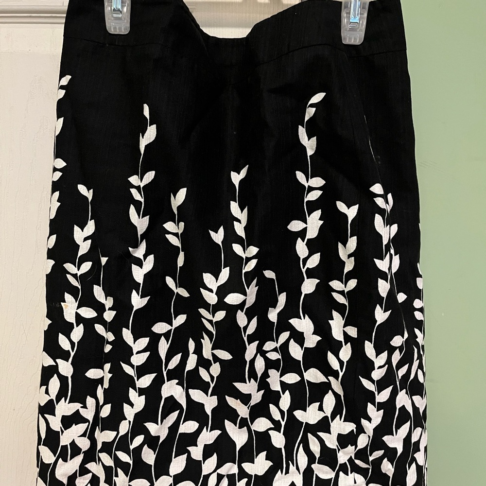 Ann Taylor Black and White Leaf Pencil Skirt